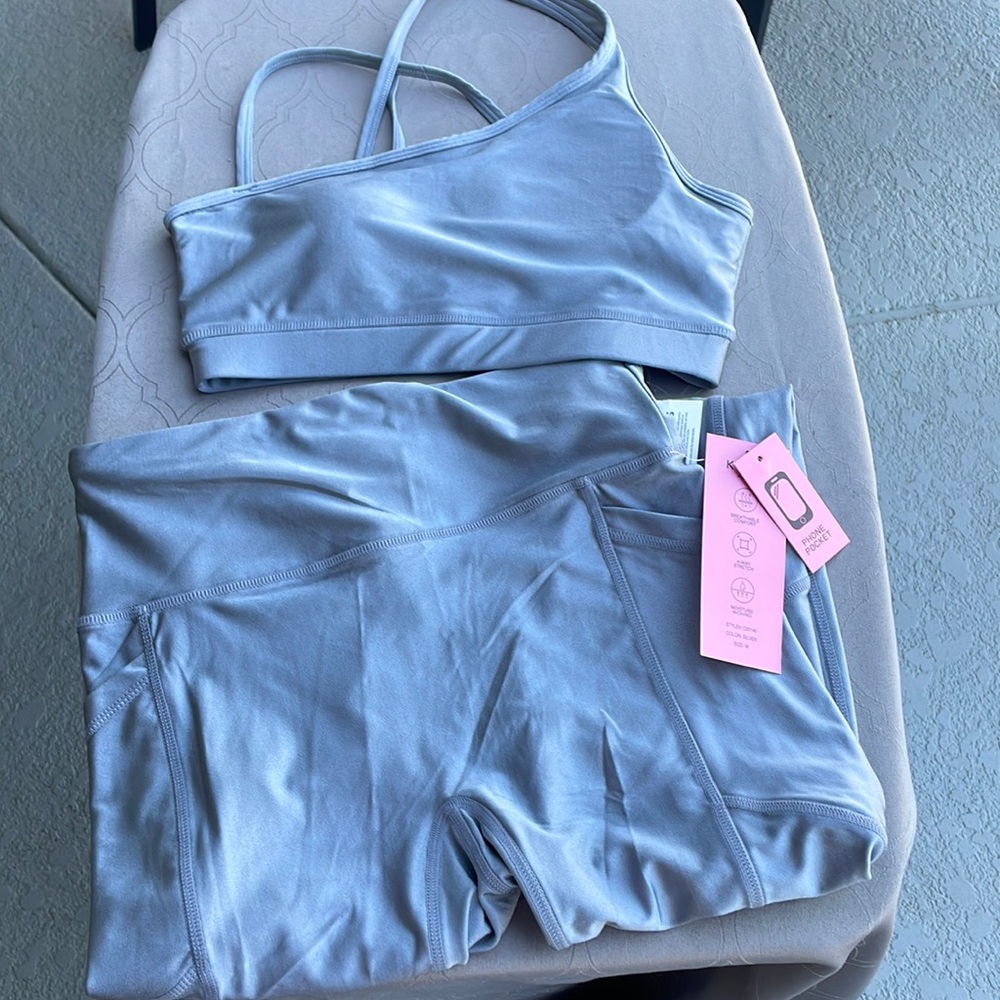 Women’s two piece KYOYO workout outfit, size medium, NWT